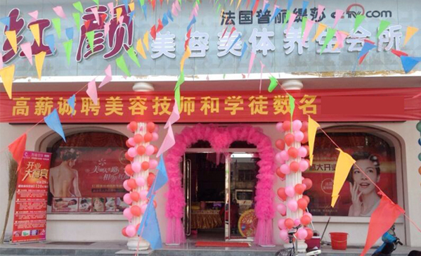南陽店火爆開業顧客排隊...